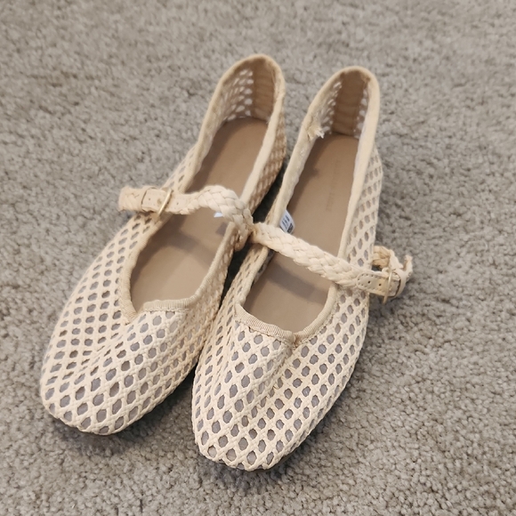 American Eagle Outfitters Shoes - AE - NWOT Raffia Mesh Mary Jane Flats Sand - 8